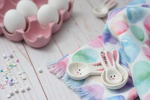 st. louis pink and white Easter egg decors united states